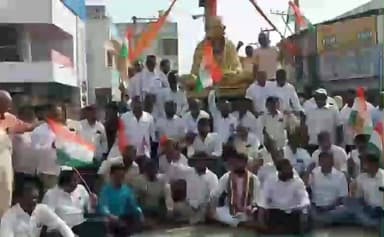 గద్వాల్: గద్వాల్ జిల్లా కేంద్రంలోని కాంగ్రెస్ పార్టీ ఆధ్వర్యంలో నిరసన కార్యక్రమం