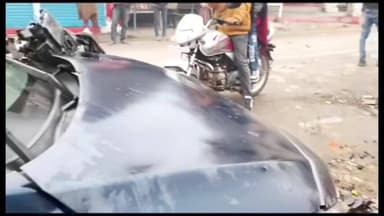 तमकुही राज: तेज रफ्तार और नशे का कहर: बेकाबू गाड़ी ने समउर बाजार में चाय-मिष्ठान दुकान को बनाया मलबा, रातभर मचा हड़कंप