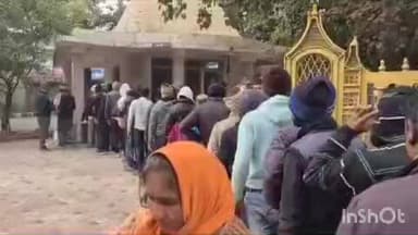 हुज़ूर: रीवा: संजय गांधी अस्पताल परिसर में जरूरतमंदों को मुफ्त भोजन वितरित किया गया