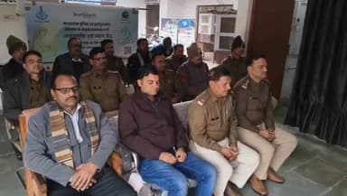 नरवर: विश्व ध्यान दिवस पर नरवर थाने में पुलिसकर्मियों का सामूहिक मेडिटेशन, पुलिस व जनप्रतिनिधि शामिल हुए
