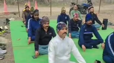 द्वितीय विश्व ध्यान दिवस पर रीठी पुलिस का विशेष ध्यान कार्यक्रम, तनाव मुक्त जीवन के लिए दिए महत्वपूर्ण टिप्स