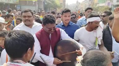 ଗୁଣୁପୁର: ଗୁଣପୁର ଉପଖଣ୍ଡ ସ୍ତରୀୟ ଚଇତି ସାଂସ୍କୃତିକ ମହୋତ୍ସବ ପାଳନ ଅବସରରେ ପାରମ୍ପରିକ ଢ଼ାମ୍ପ ବାଦ୍ୟ ବଜାଇ କଳାକାର ଙ୍କୁ କଲେ ଉତ୍ସାହିତ