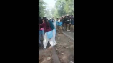 दुधि: अनपरा में विद्यालय की छात्राओं के बीच विवाद, मारपीट का वीडियो सोशल मीडिया पर हुआ वायरल