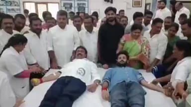 నర్సీపట్నంలో రక్తదానం చేసిన మాజీ ఎమ్మెల్యే పెట్ల ఉమా శంకర్ గణేష్