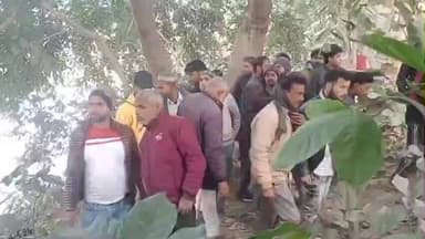 नौगावां सादात: नौगांवा में पेड़ से लटका मिला अज्ञात युवक का शव, हत्या कर आत्महत्या का रूप देने की आशंका, पुलिस जांच में जुटी