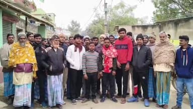 চাঁচল ২: খসড়া তালিকায় নাম থাকার পরও বাদ ২৭৮ ভোটার! পুনরায় যাচাইয়ের নোটিসে চাঁচলের সুতি এলাকায় ক্ষোভ, রাস্তায় নেমে বিক্ষোভ