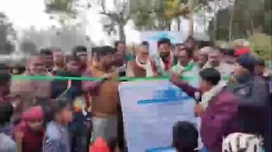 রতুয়া ১: গ্রামবাসীর দাবি মত ঘুরঘুরা মুনি এলাকায় রাস্তার কাজের শিল্যানাস করলো বিধায়ক