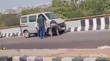 ఖైరతాబాద్: నగరంలోని PVNR ఎక్స్ ప్రెస్ హైవే పిల్లర్ నెంబర్ 47 వద్ద రోడ్డు ప్రమాదం