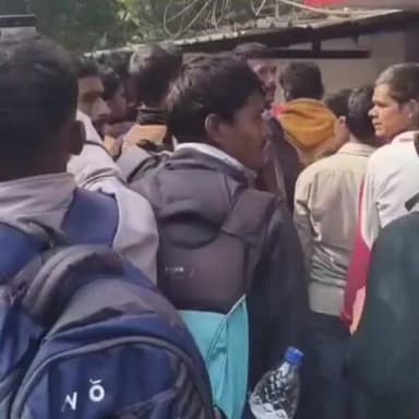 साजा: आरक्षक भर्ती के लिए गृहमंत्री के बंगले पहुंचे सैकड़ों कैंडिडेट्स, विजय शर्मा से बातचीत की