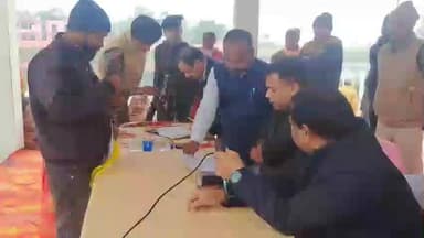 शेखपुरा: “प्रशासन गांव की ओर” अभियान में कोसुम्भा पहुंचे डीएम, लापरवाह अधिकारियों को फटकार लगाई, ग्रामीणों की समस्याएं सुनीं