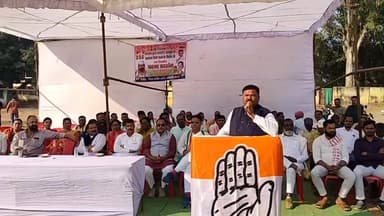 कोंडागांव: कोंडागांव में मनरेगा संशोधन के खिलाफ सड़क पर उतरी कांग्रेस, चौपाटी मैदान में किया एक दिवसीय धरना प्रदर्शन