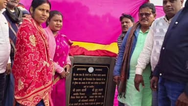 निरसा/चिरकुंडा: निरसा प्रखंड के घाघरा पंचायत में डीएमएफटी योजना से पुलिया और तालाब के गार्ड वाल का शिलान्यास