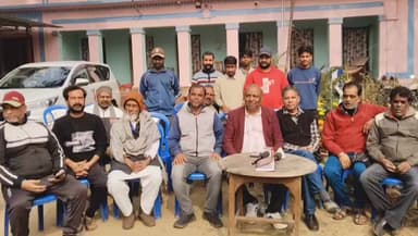 देवघर: परमेश्वर दयाल पथ स्थित समाजसेवी विनायक सिन्हा उर्फ बंटू भैया के आवास पर बैठक आयोजित