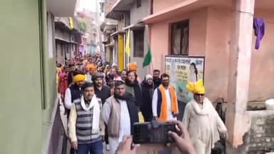 बांसडीह: सहतवार कस्बे में अभिषेकात्मक श्री रुद्र महायज्ञ को लेकर वैदिक मंत्रोच्चारण के साथ निकाली गई भव्य कलश यात्रा