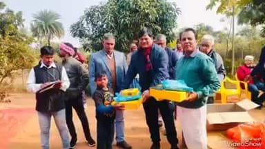 देवघर: गिरी वनवासी कल्याण परिषद बांझी केंद्र, देवघर शाखा ने जरूरतमंदों के बीच कंबल व बर्तन वितरित किए