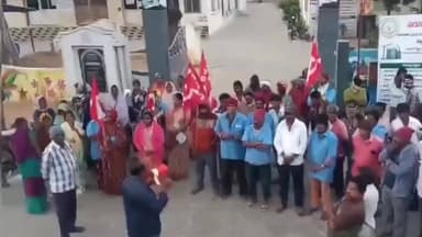 నరసరావుపేటలో మంత్రి క్షమాపణ చెప్పాలంటూ నిరసన