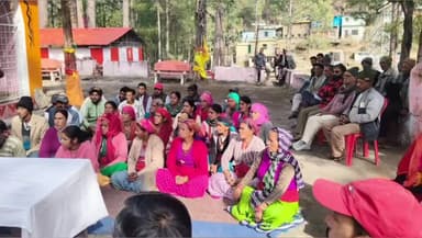 डुंडा: फोल्ड गांव के ग्रामीणों ने ग्राम सभा की खुली बैठक में शादी समारोह जैसे आयोजनों में शराब बंदी का ऐलान किया