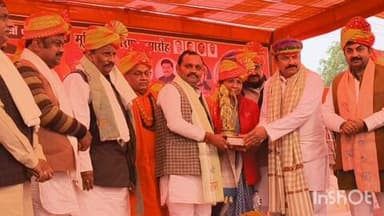 बिधूना: अछल्दा क्षेत्र के रजुआमऊ गांव में स्वास्थ्य मेले का आयोजन, राज्यसभा सांसद ने किया मूर्ति का अनावरण