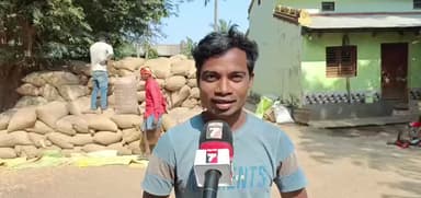 କୋଟପାଡ: କୁନ୍ଦୁରାର କାଟିନିକୁଣ୍ଡ ଠାରେ ଅଭାବି ବିକ୍ରି ଶିକାର ହେଉଛନ୍ତି ମକା ଚାଷୀ, ଏନେଇ ପ୍ରତିକ୍ରିୟା ରଖିଲେ ମକା ଚାଷୀ l