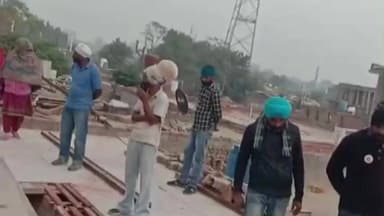 ਗੁਰੂ ਹਰਸਹਾਏ: ਪਿੰਡ ਗੁੰਦੜ ਢੰਡੀ ਵਿਖੇ ਗਵਾਂਢੀਆਂ ਵੱਲੋਂ ਜ਼ਬਰ-ਦਸਤੀ ਗਵਾਂਢੀਆਂ ਦੀ ਕੰਧ ਢਾਹ ਕੇ ਲੈਂਟਰ ਪਾਉਣ ਨੂੰ ਲੈ ਕੇ ਹੋਇਆ ਵਿਵਾਦ