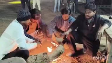 बिधूना: बेला कस्बे में भीषण सर्दी से लोग हुए बेहाल, लोगों ने आज का सहारा लिया