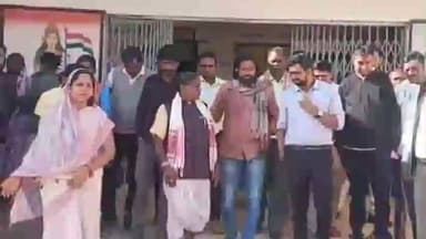 बोडला: पोलमी के कन्या आवासीय विद्यालय में छात्रा की मौत मामले में आदिवासी समाज के लोगों ने किया विद्यालय का निरीक्षण