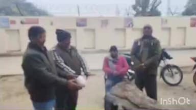 सोहावल: नगर पंचायत खिरौनी द्वारा चिन्हित स्थलों पर जलाया जा रहा अलाव, गिराई गई लड़कियां