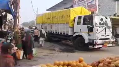 बांसी: मंगल बाजार धानी मोड पर अतिक्रमण के कारण भारी गाड़ियां नहीं निकल पा रही हैं, प्रशासन बेखबर, लोग परेशान