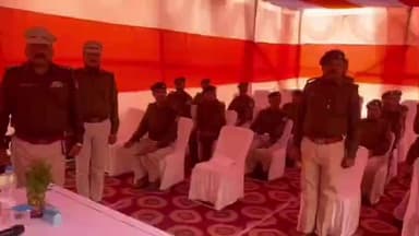 झाझा: झाझा आरपीएफ पोस्ट का सीपीएससी अमरेश कुमार ने किया निरीक्षण, सुरक्षा सम्मेलन में जवानों का मनोबल बढ़ाया