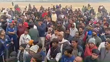 टूंडला: कंपनी बाग के मैदान में चल रहे क्रिकेट टूर्नामेंट में आरएसओ ने ट्रेन मैनेजर्स को हराकर फाइनल मुकाबला जीता