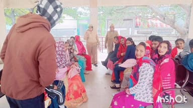 चांदपुर: नूरपुर रोडवेज बस स्टैंड पर पुलिस ने चौपाल लगाकर साइबर फ्रॉड से बचने के लिए किया जागरूक