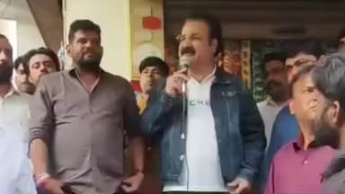 जयपुर: विद्याधर नगर थाना क्षेत्र में स्थानीय निवर्तमान पार्षद की शिलान्यास पट्टियां तोड़ने के बाद समर्थन में आए खारियावास