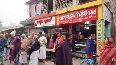 ময়না: তেওয়ারি মোড়ে পরপর তিনটি দোকানে চুরি, ঘটনায় ব্যাপক চাঞ্চল্য, তদন্তে পুলিশ