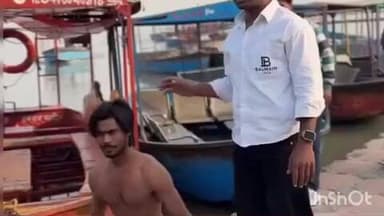 गढ़मुक्तेश्वर: तीर्थ नगरी ब्रजघाट पर गंगा में नाव की छत पर चढ़कर दिव्यांग ने किया स्टंट, वीडियो हुआ वायरल