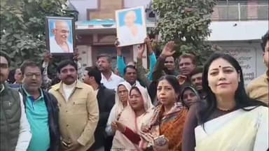 शिवपुरी नगर: मनरेगा बचाने कांग्रेस शहर की सड़कों पर उतरी, रैली निकालकर किया विरोध प्रदर्शन और आंदोलन की चेतावनी दी