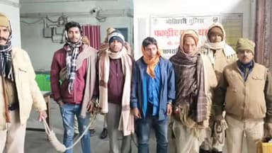 पकड़ी दयाल: पकड़ीदयाल पुलिस ने आर्म्स एक्ट, हत्या के प्रयास सहित विभिन्न मामलों के 4 वांक्षित अभियुक्तों को गिरफ्तार कर भेजा कोर्ट