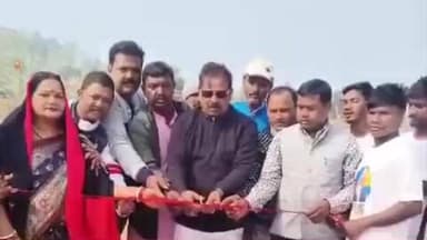 पतना: पतना में सांसद खेल महोत्सव के तहत फुटबॉल टूर्नामेंट का आयोजन, लखीपुर बना विजेता