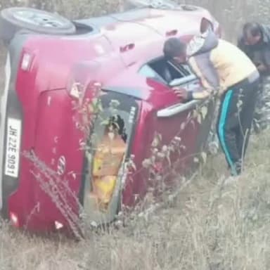 चांडिल: एनएच 33, जयदा के पास कार अनियंत्रित होकर पलटी, कोई हताहत नहीं