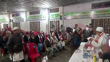 হোজাই: হোজাইৰ গোপাল নগৰত AIUDF দলৰ মুৰব্বী বদৰুদ্দিন আজমলৰ উপস্হিতিত অনুষ্ঠিত হয় এখনি AIUDF দলৰ সভা