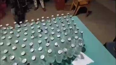 कुटुंबा: कुटुंबा में पुलिस पर नजर पड़ते ही शराब लदी बाइक छोड़कर भागा धंधेबाज