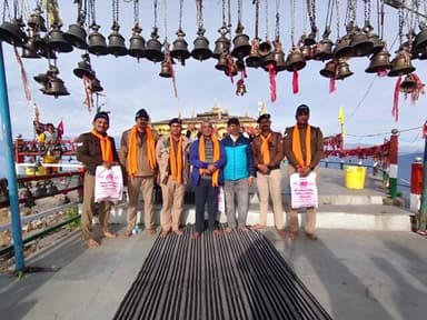 पोखरी: कार्तिक स्वामी मंदिर की सुरक्षा व्यवस्था को लेकर एसपी चमोली ने किया निरीक्षण, दोनों जनपदों की पुलिस के बीच बैठक