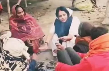 बांसी: भीषण शीतलहर को लेकर वरिष्ठ सपा नेत्री विभा शुक्ला ने बांसी क्षेत्र के कई गांवों का दौरा कर लोगों की समस्याएं जानी
