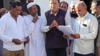 सीहोर: जिले के ग्राम पाटनी में आगजनी, दूसरे दिन भी मदद के लिए आगे आए लोग, पीड़ित परिवार को ₹25000 की सहायता राशि सौंपी