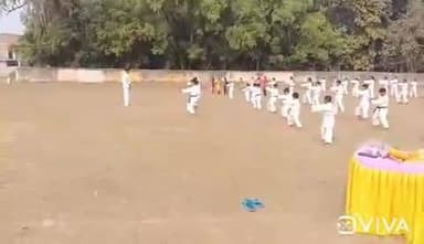 नीमडीह: रघुनाथपुर में बच्चों को जूडो कराटे का प्रशिक्षण दिया जा रहा है