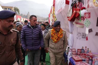 चमोली: बंड विकास मेले में सांस्कृतिक कार्यक्रमों के साथ सुरक्षा और साइबर जागरुकता का दिया गया संदेश