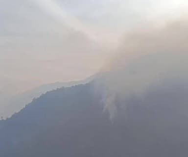 नेरवा: संगरोटी के समीप पहाड़ी पर लगी आग, वन संपदा को हुआ भारी नुकसान