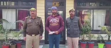 बहेड़ी: गरीबपुरा मोड़ के पास हत्या के प्रयास के मामले में वांछित अभियुक्त को अवैध तमंचे के साथ गिरफ्तार किया गया, भेजा गया जेल