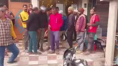 मधुपुर: मधुपुर में ज्वेलरी की दुकान में चोरी करते हुए एक युवक रंगेहाथ पकड़ा गया