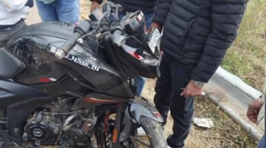 शिवपुरी नगर: बांकडे बाबा मंदिर के पास सड़क हादसे में एक युवक गंभीर रूप से घायल