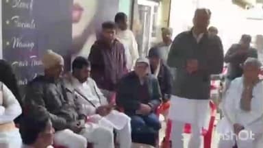 चरखी दादरी: बाढ़डा में चोरी के बाद व्यापारियों से मिले MLA उमेद सिंह, SP व CM से बात कर चोरों को पकड़वाने का दिया आश्वासन